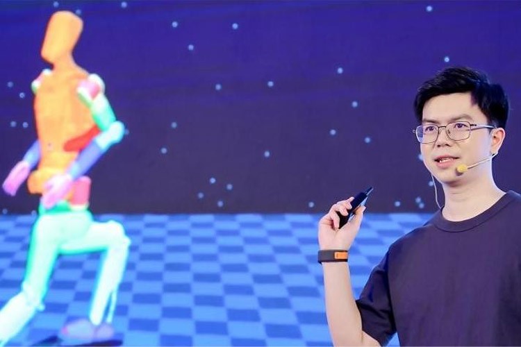 天才少年稚晖君开云电竞机器人走路进场！AI模型做大脑，目标售价20万以内